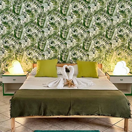 Laria Тропея