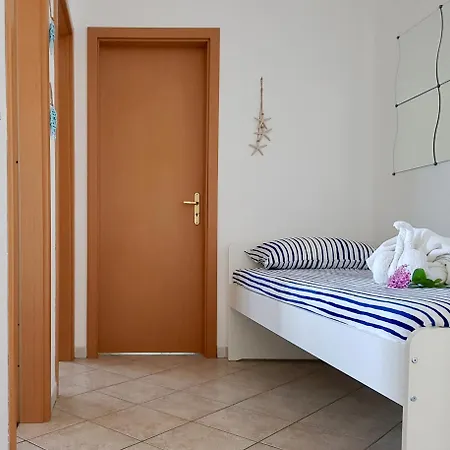 Laria * 特罗佩阿