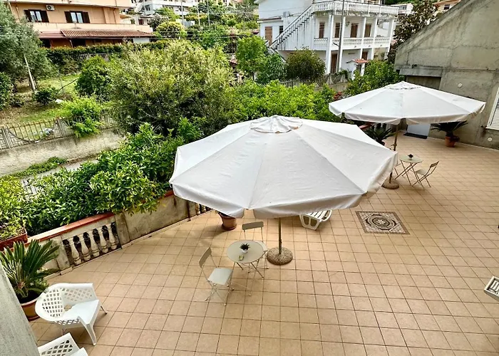 Laria * 特罗佩阿